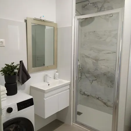 Modern Two Bedroom With Spacious Seaview Terrace And Free Parking Kastela