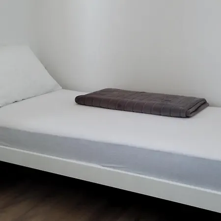 Modern Two Bedroom With Spacious Seaview Terrace And Free Parking Appartamento