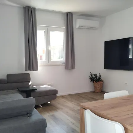 Modern Two Bedroom With Spacious Seaview Terrace And Free Parking Apartman *