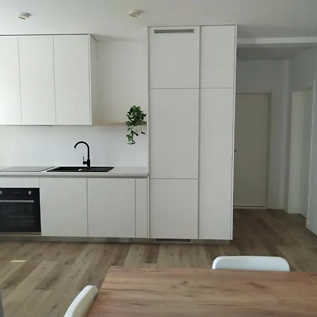 Modern Two Bedroom With Spacious Seaview Terrace And Free Parking Apartman *