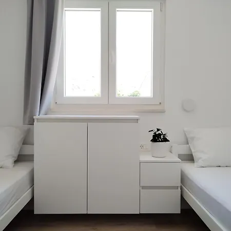 Modern Two Bedroom With Spacious Seaview Terrace And Free Parking Apartman Kaštela